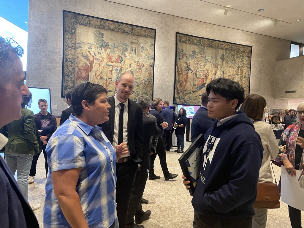 A student talking with 3 people